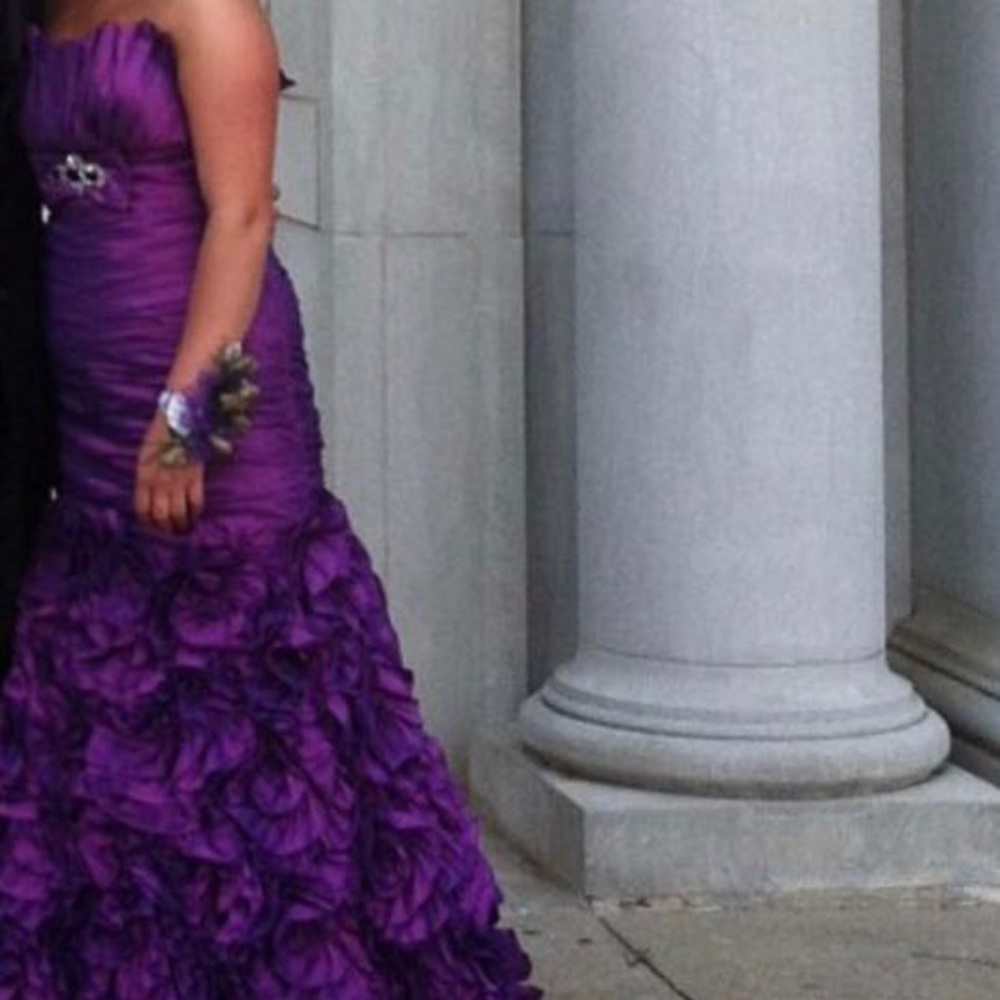 Prom dresses - Picture 2 of 2
